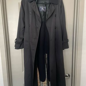 Burberry’s Black Trench Coat Size 14P EUC
